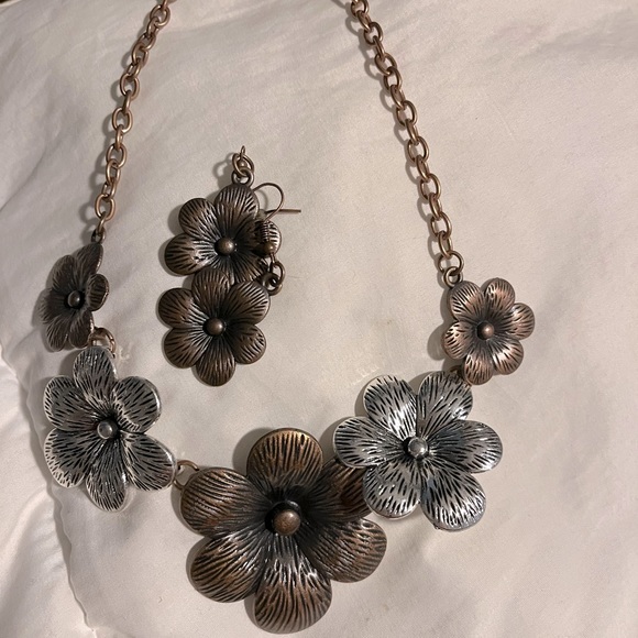 Necklace & Earrings Set - Picture 2 of 2